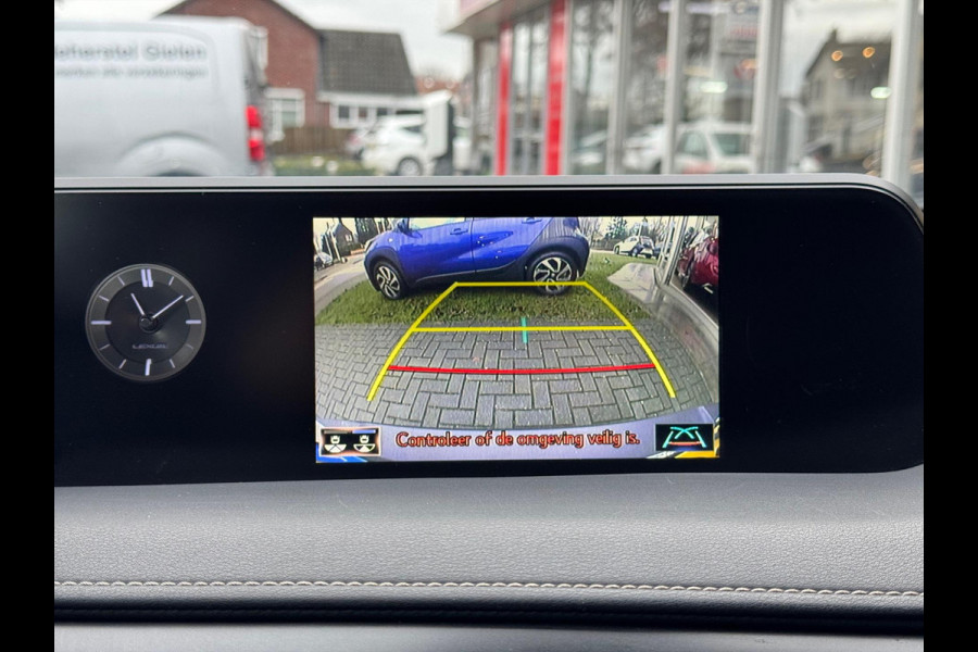 Lexus UX 250h Preference Line | 18 inch, Stoel + Stuurverwarming, Apple CarPlay/Android Auto, Keyless, Privacy Glass