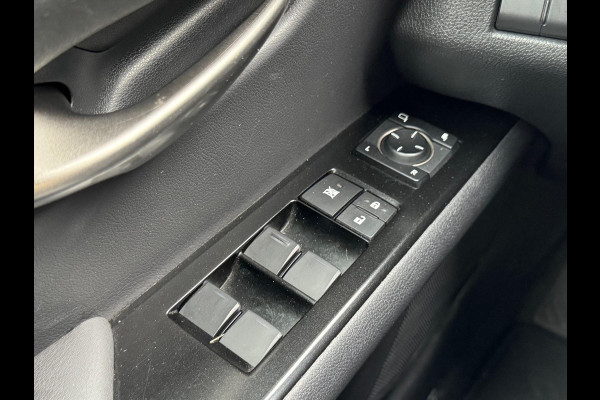 Lexus UX 250h Preference Line | 18 inch, Stoel + Stuurverwarming, Apple CarPlay/Android Auto, Keyless, Privacy Glass