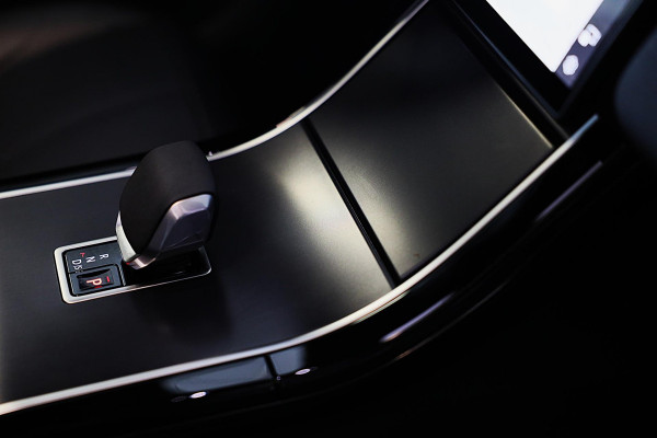 Land Rover Range Rover Velar 2.0 P400e AWD Dynamic HSE / Head Up / 360 Camera / Acc / Meridian / Leder / Dode Hoek / Open Pano