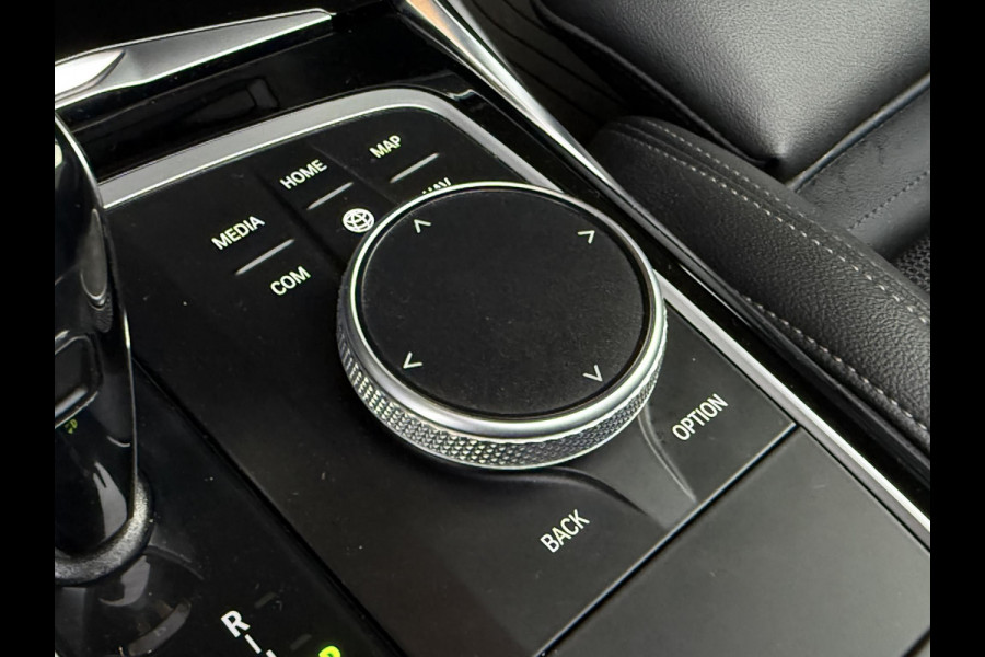 BMW 3 Serie Touring 330e SPORT LINE | PANORAMA | TREKHAAK | KEYLESS | STOELVERWARMING | 18 INCH LM VELGEN |