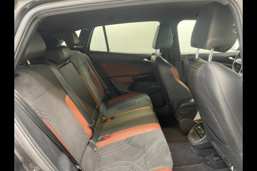 Volkswagen ID.4 Business 77 kWh Navigatie Apple Carplay/Android Auto Camera Parkeersensoren Adaptive Cruise Control Stoel- en stuurverwarming Full Led Climate Control