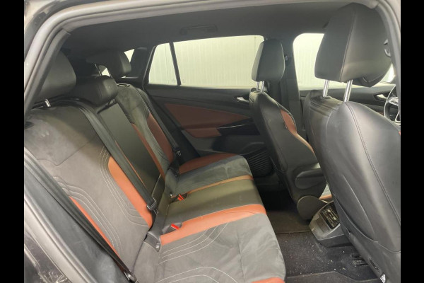 Volkswagen ID.4 Business 77 kWh Navigatie Apple Carplay/Android Auto Camera Parkeersensoren Adaptive Cruise Control Stoel- en stuurverwarming Full Led Climate Control