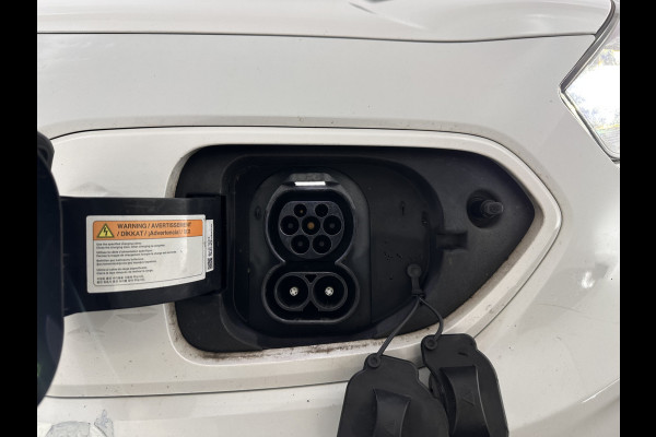 Kia e-Niro ExecutiveLine 64 kWh [ 3-Fase ] {SOH-100%} (INCL-BTW)  Aut.*HEATPUMP | LEATHER | FULL-LED | NAVI-FULLMAP | ADAPTIVE-CRUISE | CAMERA | MEMORY-PACK | LANE-ASSIST | KEYLESS | DIGI-COCKPIT | PRIVACYGLASS | SHIFTPADDLES | 17"ALU*