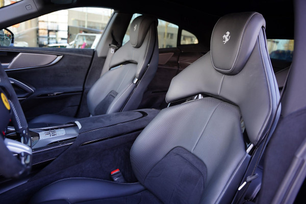 Ferrari Purosangue 6.5 V12 / Colore Purosanque