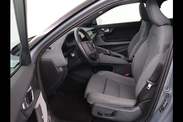 Polestar 2 Long Range Dual Motor Launch Edition 78kWh | Panoramadak | Trekhaak | 360 Camera | Achterbankverwarming | Adaptive cruise | Carplay | Camera | Stoelverwarming | Keyless