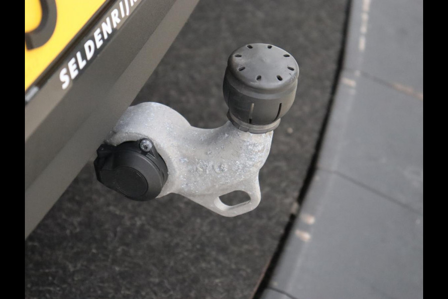 Polestar 2 Long Range Dual Motor Launch Edition 78kWh | Panoramadak | Trekhaak | 360 Camera | Achterbankverwarming | Adaptive cruise | Carplay | Camera | Stoelverwarming | Keyless