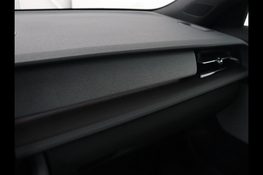 Polestar 2 Long Range Dual Motor Launch Edition 78kWh | Panoramadak | Trekhaak | 360 Camera | Achterbankverwarming | Adaptive cruise | Carplay | Camera | Stoelverwarming | Keyless