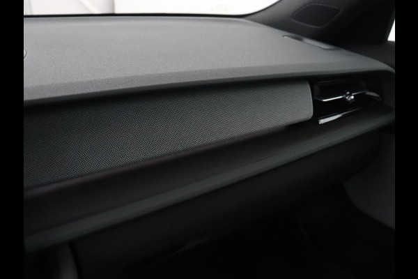 Polestar 2 Long Range Dual Motor Launch Edition 78kWh | Panoramadak | Trekhaak | 360 Camera | Achterbankverwarming | Adaptive cruise | Carplay | Camera | Stoelverwarming | Keyless