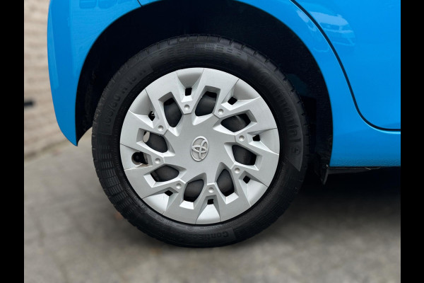 Toyota Aygo 1.0 VVT-i x-play AUTOMAAT / CAMERA / WEINIG KM'S / LED / BLUETOOTH