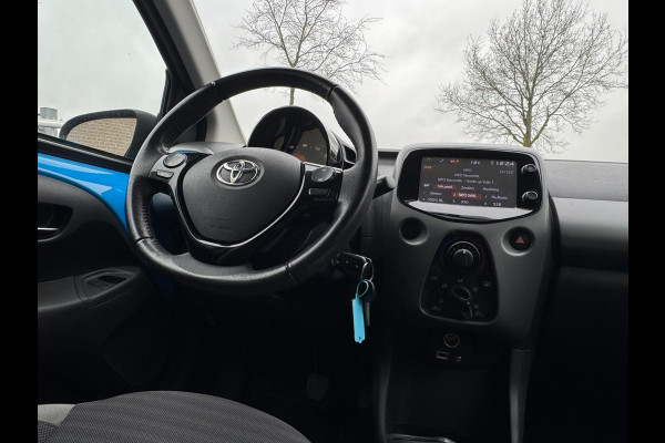 Toyota Aygo 1.0 VVT-i x-play AUTOMAAT / CAMERA / WEINIG KM'S / LED / BLUETOOTH