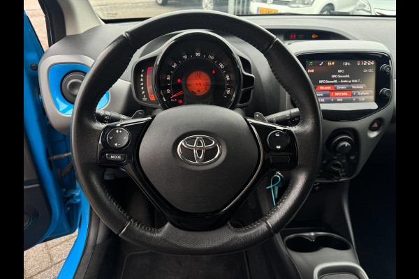 Toyota Aygo 1.0 VVT-i x-play AUTOMAAT / CAMERA / WEINIG KM'S / LED / BLUETOOTH