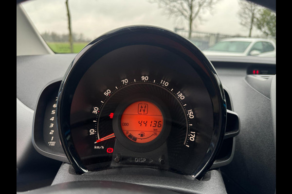 Toyota Aygo 1.0 VVT-i x-play AUTOMAAT / CAMERA / WEINIG KM'S / LED / BLUETOOTH