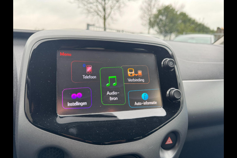 Toyota Aygo 1.0 VVT-i x-play AUTOMAAT / CAMERA / WEINIG KM'S / LED / BLUETOOTH