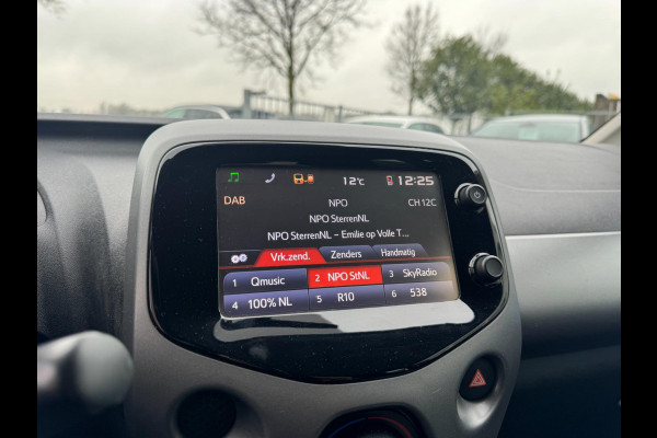 Toyota Aygo 1.0 VVT-i x-play AUTOMAAT / CAMERA / WEINIG KM'S / LED / BLUETOOTH