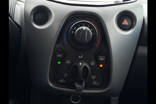 Toyota Aygo 1.0 VVT-i x-play AUTOMAAT / CAMERA / WEINIG KM'S / LED / BLUETOOTH