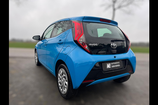 Toyota Aygo 1.0 VVT-i x-play AUTOMAAT / CAMERA / WEINIG KM'S / LED / BLUETOOTH
