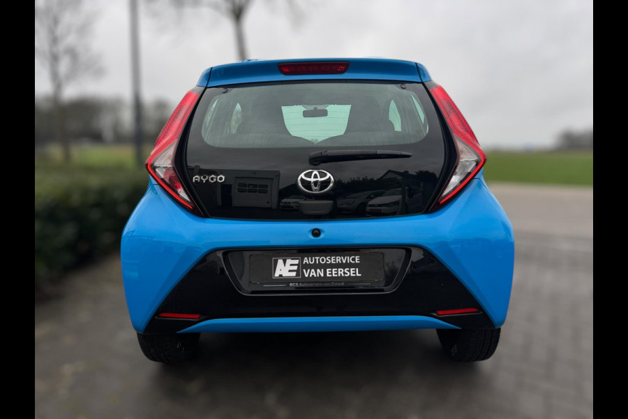 Toyota Aygo 1.0 VVT-i x-play AUTOMAAT / CAMERA / WEINIG KM'S / LED / BLUETOOTH