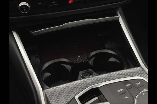 BMW 3 Serie Touring 320e M-Sport | Pano | Trekhaak | Harman Kardon | 19 inch | Sfeerverlichting | Camera | Dealer onderhouden