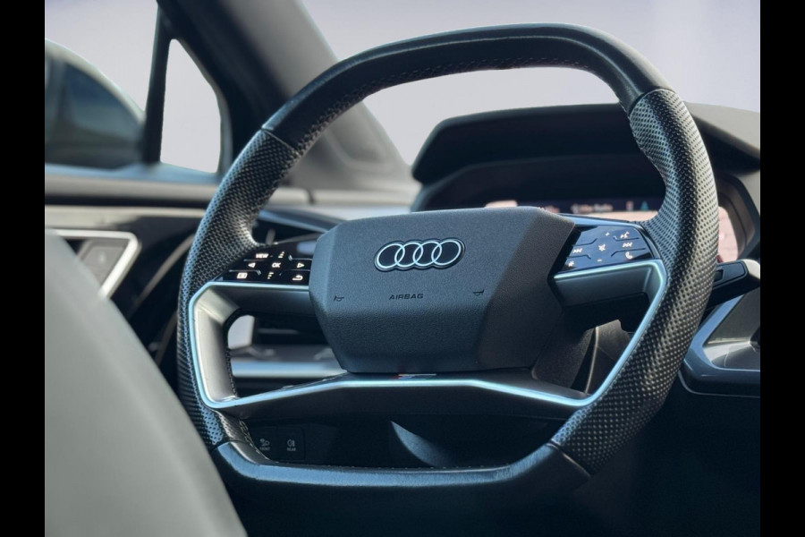 Audi Q4 e-tron 40 S 300 pk edition 77 kWh, SOH 92,5 %, 1 e eigenaar, 2 X S line, 21 ", Electrische trekhaak, NL auto met nap