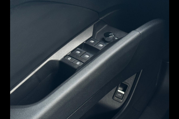 Audi Q4 e-tron 40 S 300 pk edition 77 kWh, SOH 92,5 %, 1 e eigenaar, 2 X S line, 21 ", Electrische trekhaak, NL auto met nap