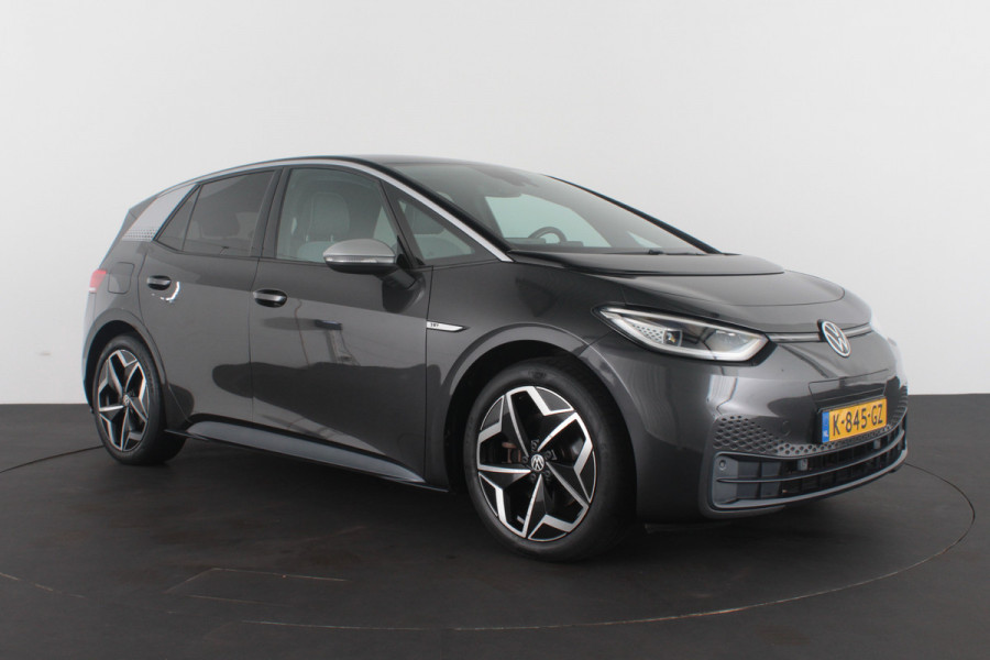 Volkswagen ID.3 First Plus 58 kWh Trekhaak / Camera / Matrix-LED / Stuurwiel verwarmd