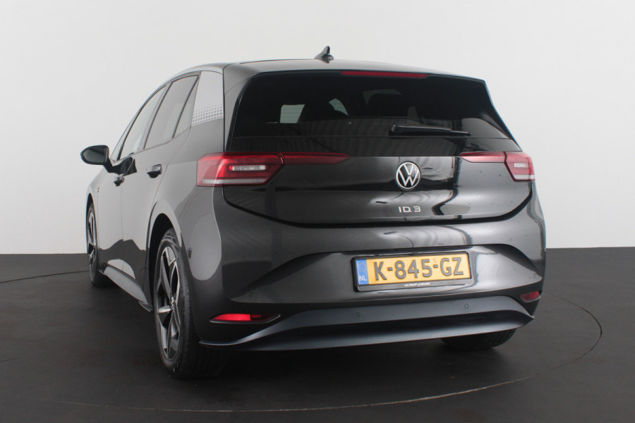 Volkswagen ID.3 First Plus 58 kWh Trekhaak / Camera / Matrix-LED / Stuurwiel verwarmd