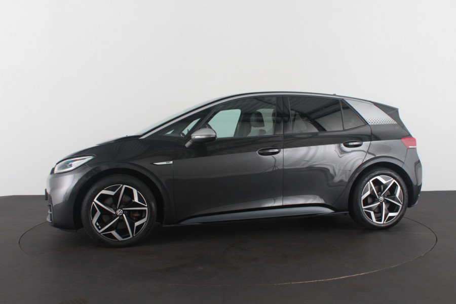 Volkswagen ID.3 First Plus 58 kWh Trekhaak / Camera / Matrix-LED / Stuurwiel verwarmd