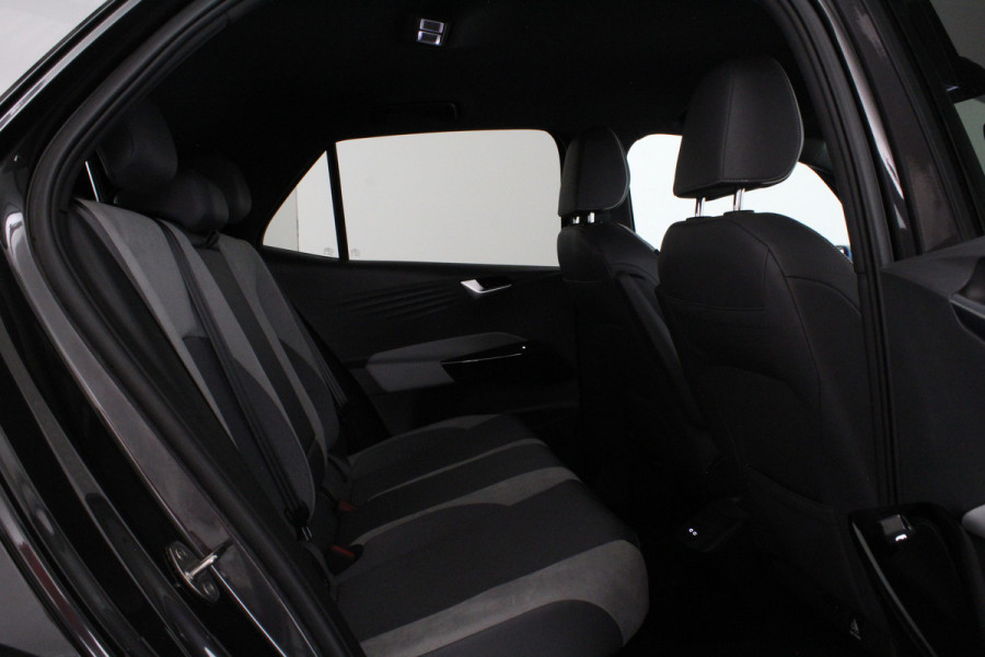 Volkswagen ID.3 First Plus 58 kWh Trekhaak / Camera / Matrix-LED / Stuurwiel verwarmd