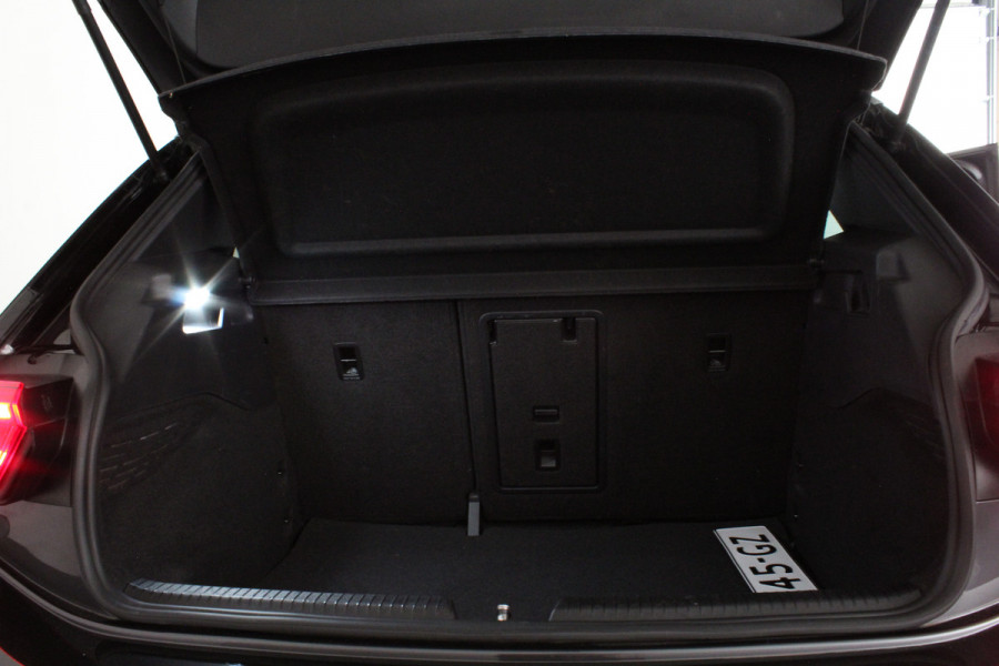 Volkswagen ID.3 First Plus 58 kWh Trekhaak / Camera / Matrix-LED / Stuurwiel verwarmd