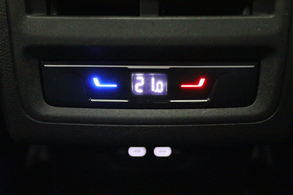 Volkswagen Golf 2.0 TSI R 4Motion Panoramadak, Akrapovic, Head-Up, IQ, ACC, H&K Sound, 19"