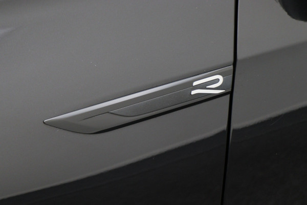 Volkswagen Golf 2.0 TSI R 4Motion Panoramadak, Akrapovic, Head-Up, IQ, ACC, H&K Sound, 19"