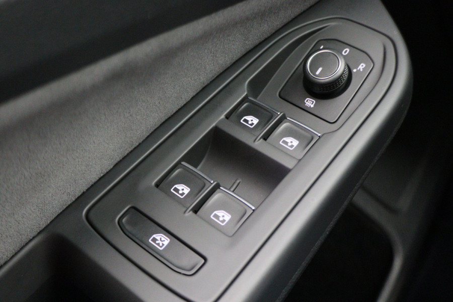 Volkswagen Golf 2.0 TSI R 4Motion Panoramadak, Akrapovic, Head-Up, IQ, ACC, H&K Sound, 19"