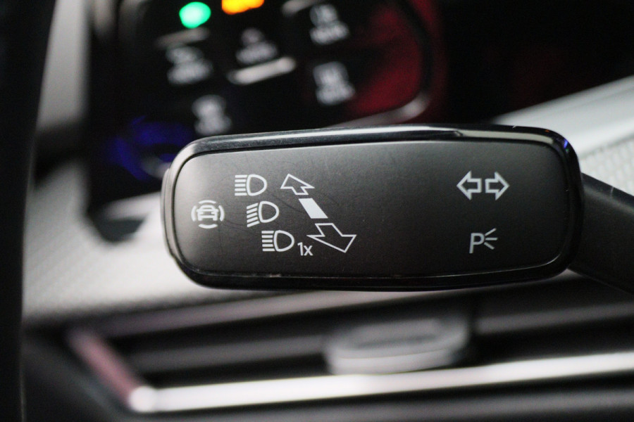 Volkswagen Golf 2.0 TSI R 4Motion Panoramadak, Akrapovic, Head-Up, IQ, ACC, H&K Sound, 19"