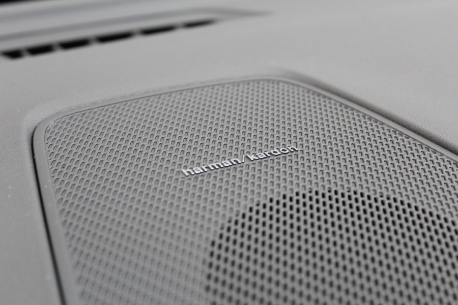 Volvo XC60 2.0 T8 Plug-in hybrid AWD Plus Black Edition | MY2026 | Nieuw | Luchtvering | 360 Camera | Head-up | H&K