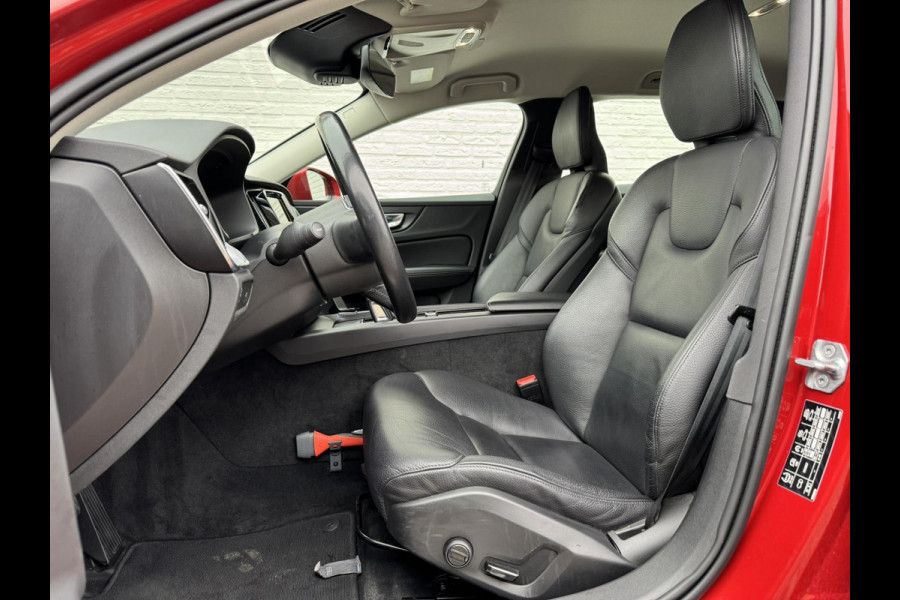 Volvo V60 2.0 B3 Momentum Advantage Automaat Comfortpack Adaptive cruise Climate control Leer Full LED Dodehoekdetectie