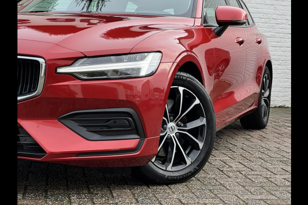 Volvo V60 2.0 B3 Momentum Advantage Automaat Comfortpack Adaptive cruise Climate control Leer Full LED Dodehoekdetectie