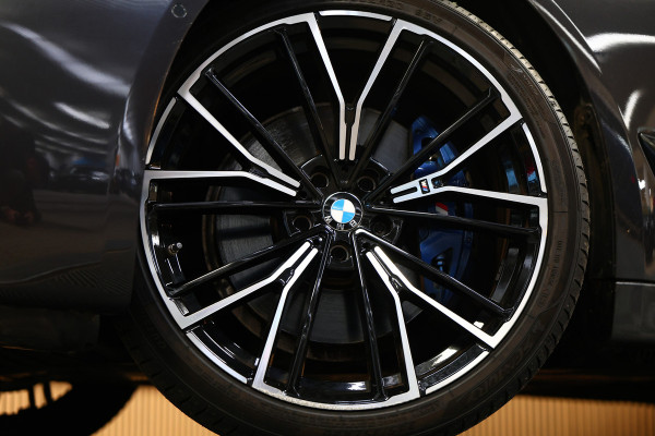 BMW 5 Serie Touring 530i xDrive M-Sport PANO HUD ACC CAM AMBIENT TRKH '21