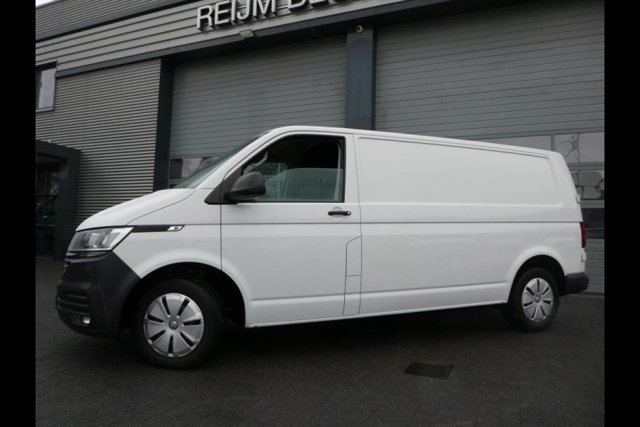 Volkswagen Transporter 2.0 TDI L2H1 airco navigatie pdc 3 zits trekhaak