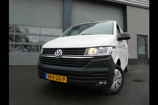 Volkswagen Transporter 2.0 TDI L2H1 airco navigatie pdc 3 zits trekhaak