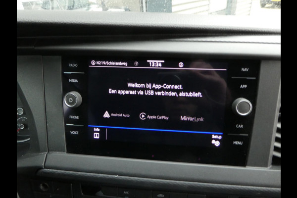 Volkswagen Transporter 2.0 TDI L2H1 airco navigatie pdc 3 zits trekhaak