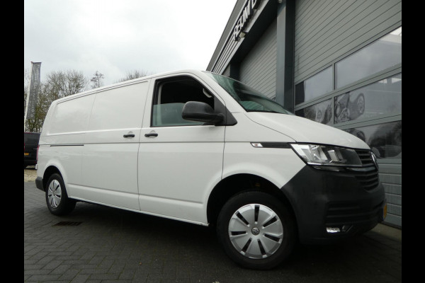 Volkswagen Transporter 2.0 TDI L2H1 airco navigatie pdc 3 zits trekhaak