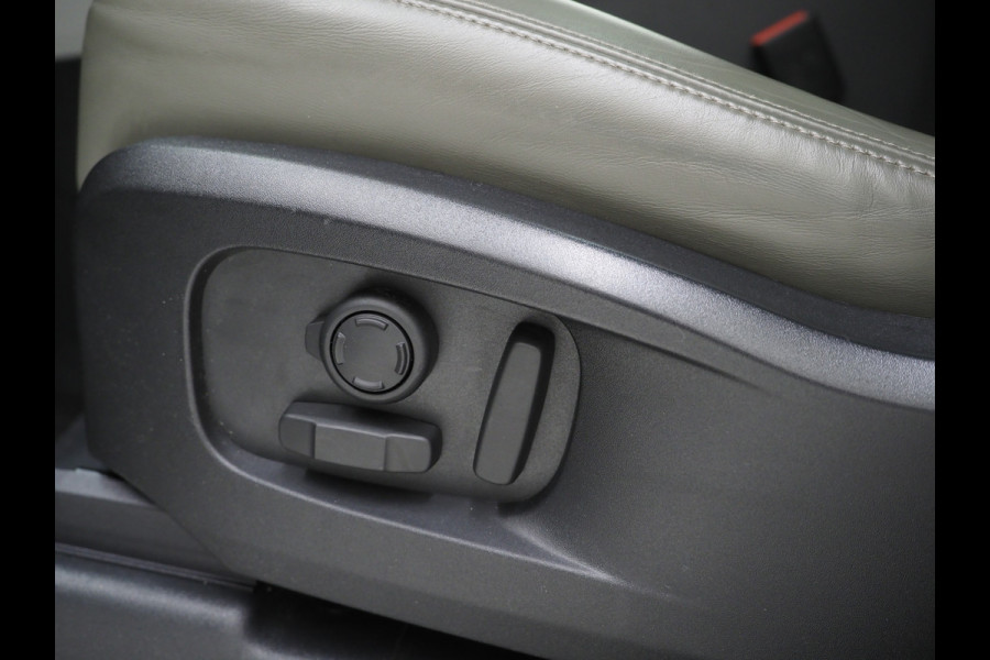 Land Rover Defender 110 2.0 P400e Urban Look | Panoramadak | Black Pack | Luchtvering | Meridian | 360 | Adaptive Cruise