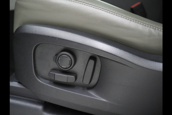 Land Rover Defender 110 2.0 P400e Urban Look | Panoramadak | Black Pack | Luchtvering | Meridian | 360 | Adaptive Cruise