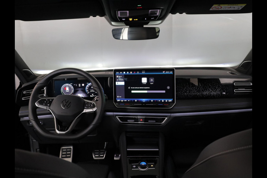 Volkswagen Tiguan 1.5 eHybrid R-Line Business 272pk| el. trekhaak| leer| 20'LMvelgen| Camera| Head-up display