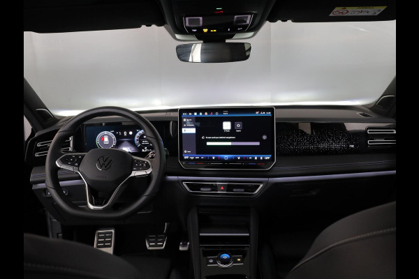 Volkswagen Tiguan 1.5 eHybrid R-Line Business 272pk| el. trekhaak| leer| 20'LMvelgen| Camera| Head-up display