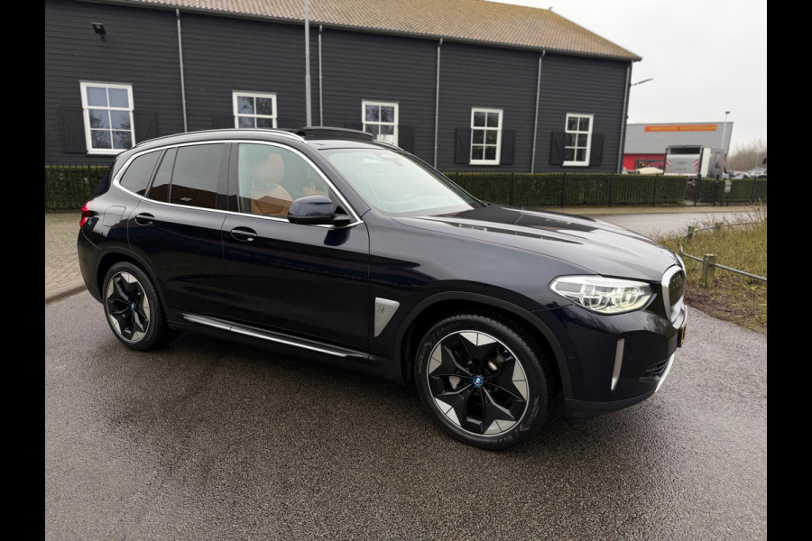 BMW iX3 High Executive 80 kWh SOH 97% PANORAMADAK/HEAD-UP/HARMANKARDON/ /TREKHAAK/LEER FULL-LED/360" CAMERA |