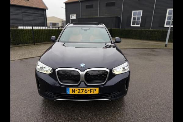 BMW iX3 High Executive 80 kWh SOH 97% PANORAMADAK/HEAD-UP/HARMANKARDON/ /TREKHAAK/LEER FULL-LED/360" CAMERA |