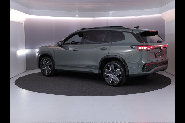 Volkswagen Tayron 1.5 eHybrid R-Line Edition 272 pk Automaat (DSG) | Navigatie | Panoramadak | Parkeersensoren (Park assist) | Achteruitrijcamera | Black Style pakket | R-Line |