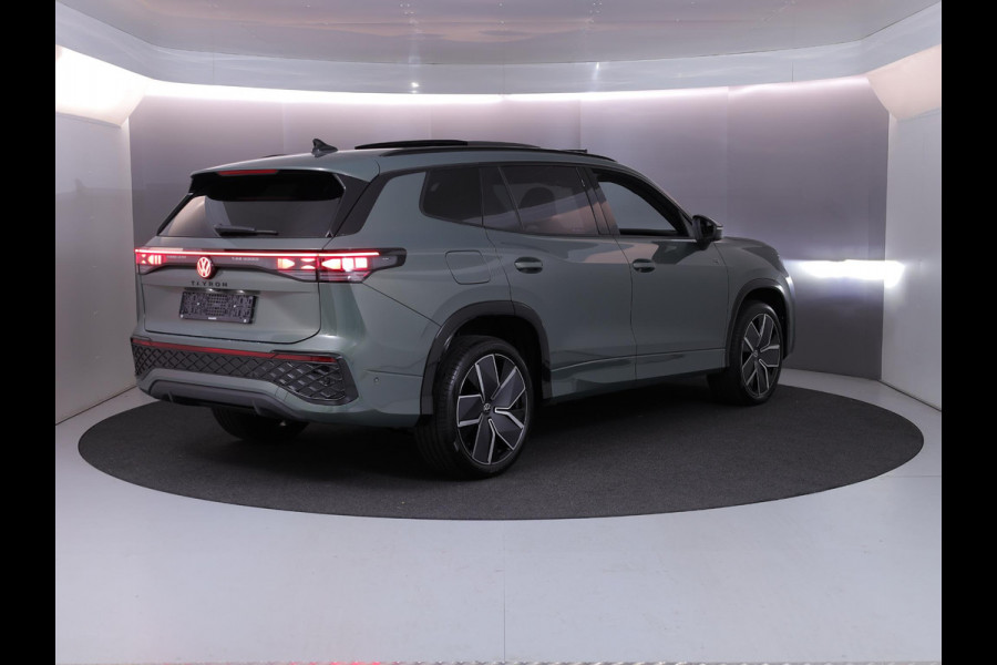 Volkswagen Tayron 1.5 eHybrid R-Line Edition 272 pk Automaat (DSG) | Navigatie | Panoramadak | Parkeersensoren (Park assist) | Achteruitrijcamera | Black Style pakket | R-Line |