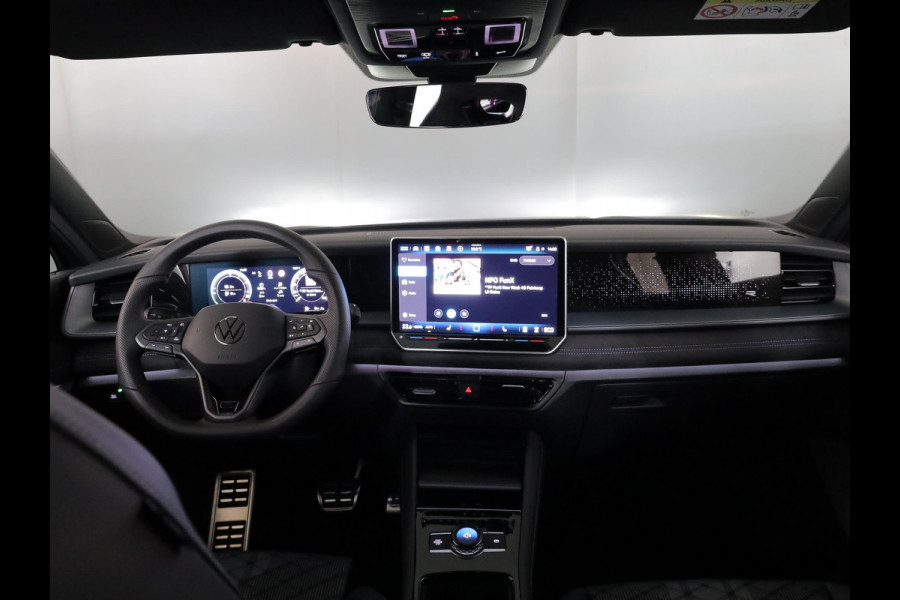 Volkswagen Tayron 1.5 eHybrid R-Line Edition 272 pk Automaat (DSG) | Navigatie | Panoramadak | Parkeersensoren (Park assist) | Achteruitrijcamera | Black Style pakket | R-Line |